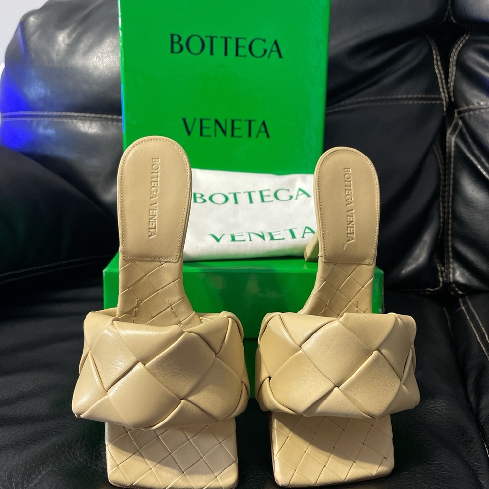 Bottega Veneta Beige Women's Shoes